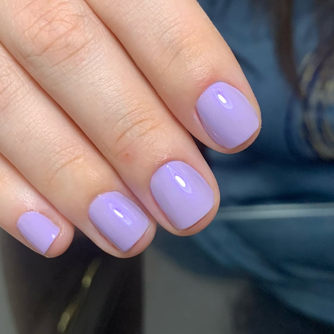 Nail art delicada com flores